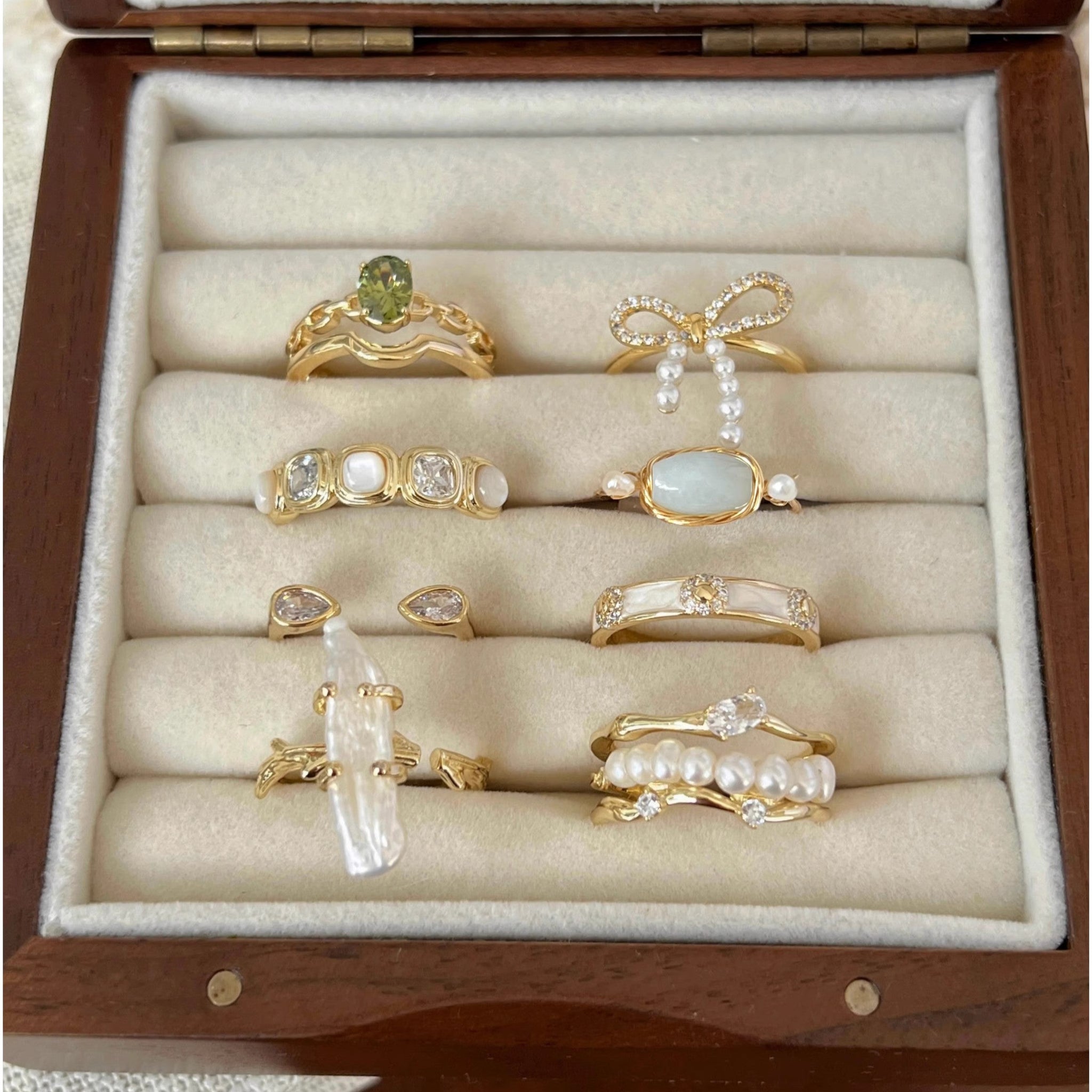 Ring for women, light luxury, high-end, stylish, unique mother-of-pearl decorated ring, 2025 new hot item